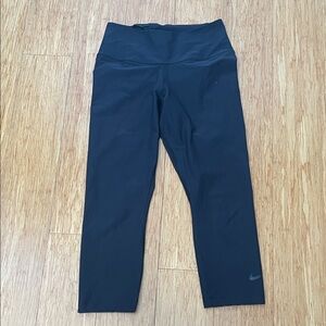 Nike Women’s Cropped Active Wear Leggings